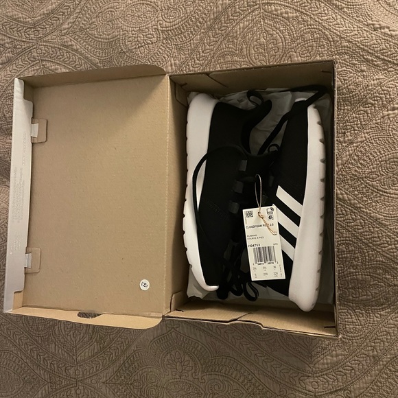 SUSTAINABLE Adidas ♻️🌱🏃🏽‍♀️ Women’s/girl’s Running shoes NWT - Picture 6 of 7